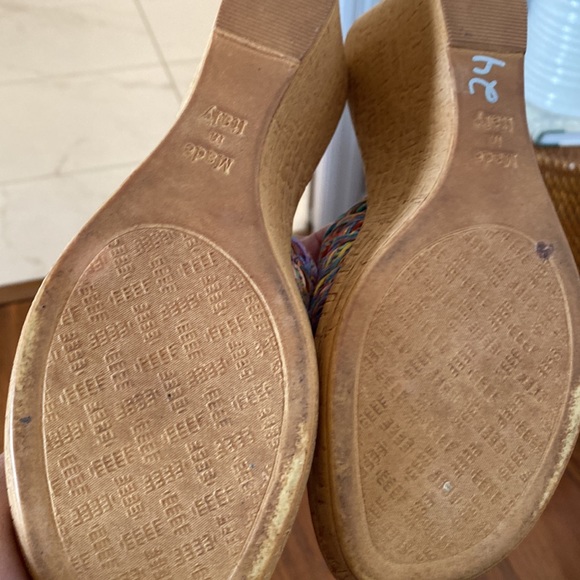 Italian & Company Toe In Multicolor Sandals. Size 9-Like new! - Picture 3 of 4